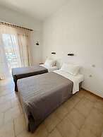 Captain's Studios & Apartments