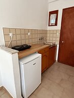 Captain's Studios & Apartments