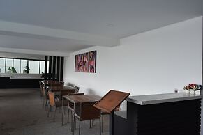 Lae Lay Suites