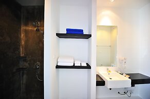 Lae Lay Suites