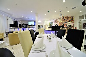 Ascot Hotel