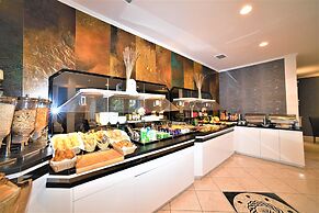 Ascot Hotel