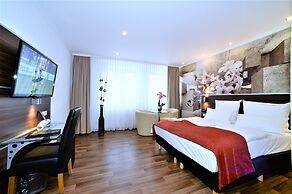 Ascot Hotel
