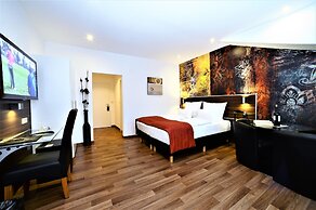 Ascot Hotel