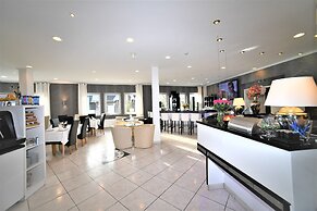 Ascot Hotel