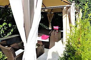 Ascot Hotel