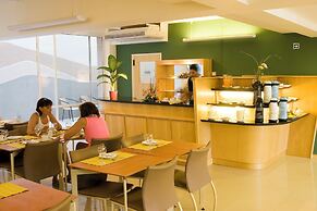 Urbana Class Hotel