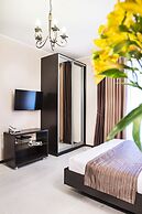 Hotel Status Apartments