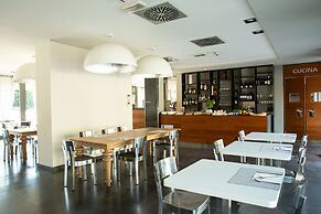 One Hotel & Restaurant