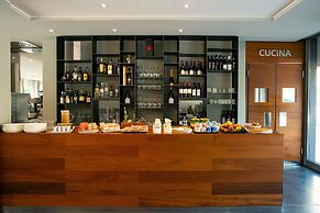 One Hotel & Restaurant