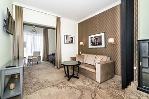 Hotel Luxor