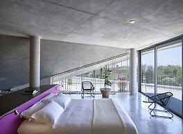 Leivatho Hotel