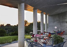 Leivatho Hotel