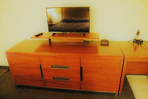 Derrick Motel