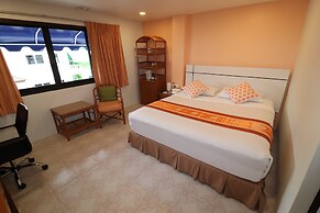 Summer Breeze Hotel