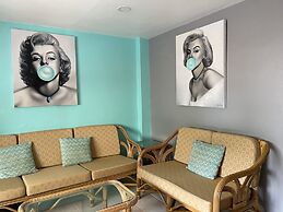 Summer Breeze Hotel