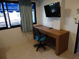 Summer Breeze Hotel