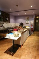 Le Montclair Montmartre by River - Hostel