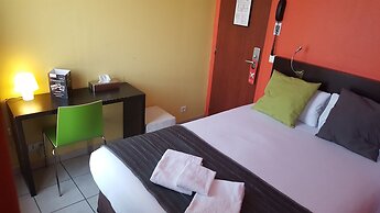 Le Montclair Montmartre by River - Hostel