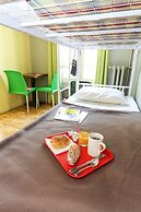Le Montclair Montmartre by River - Hostel