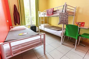 Le Montclair Montmartre by River - Hostel