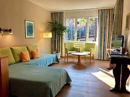 Villa Siesta, Park & Pool Living