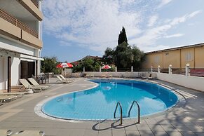 Louvre Hotel