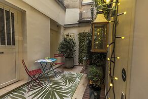 Young & Happy Latin Quarter by Hiphophostels