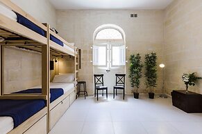 Two Pillows Boutique Hostel