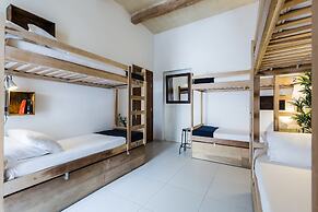 Two Pillows Boutique Hostel
