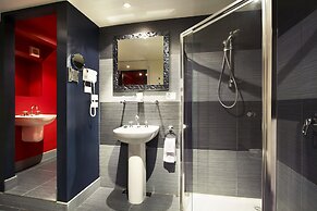 Tolarno Hotel