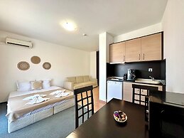 Menada Ravda Apartments