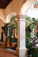 Los Pilares Hotel