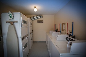 Paradise Lodge & Bungalows