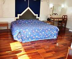 Highfive Hotel