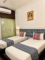 Hotel Atulyaa Taj