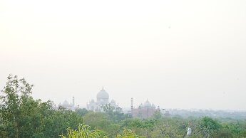 Hotel Atulyaa Taj