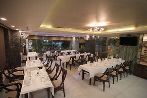 Hotel Atulyaa Taj