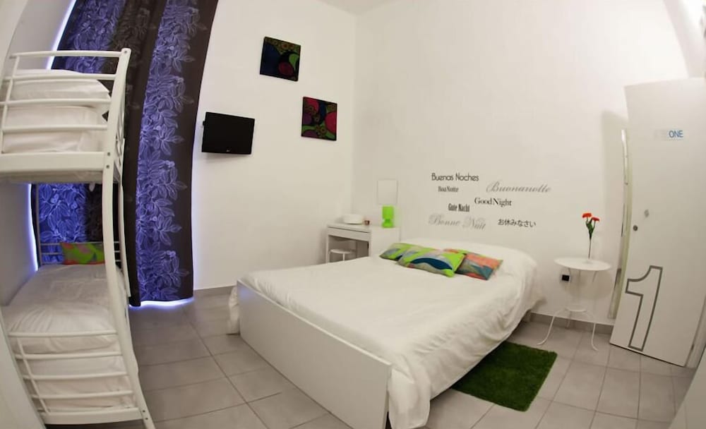 BeHouse Naples Room and Breakfast