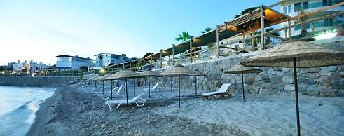 Ado Beach Hotel