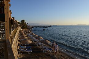 Ado Beach Hotel
