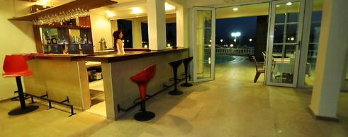 Ado Beach Hotel