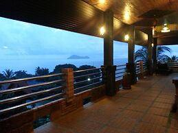 Sea Rock Resort