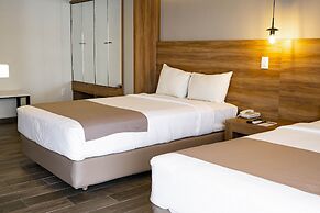 La Posada Hotel & Suites