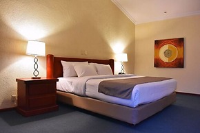 La Posada Hotel & Suites