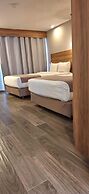 La Posada Hotel & Suites
