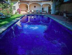 Casa Bugambilia