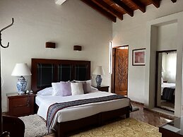 Casa Bugambilia