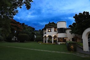 Casa Bugambilia