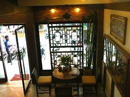 The Red Balcony Inn